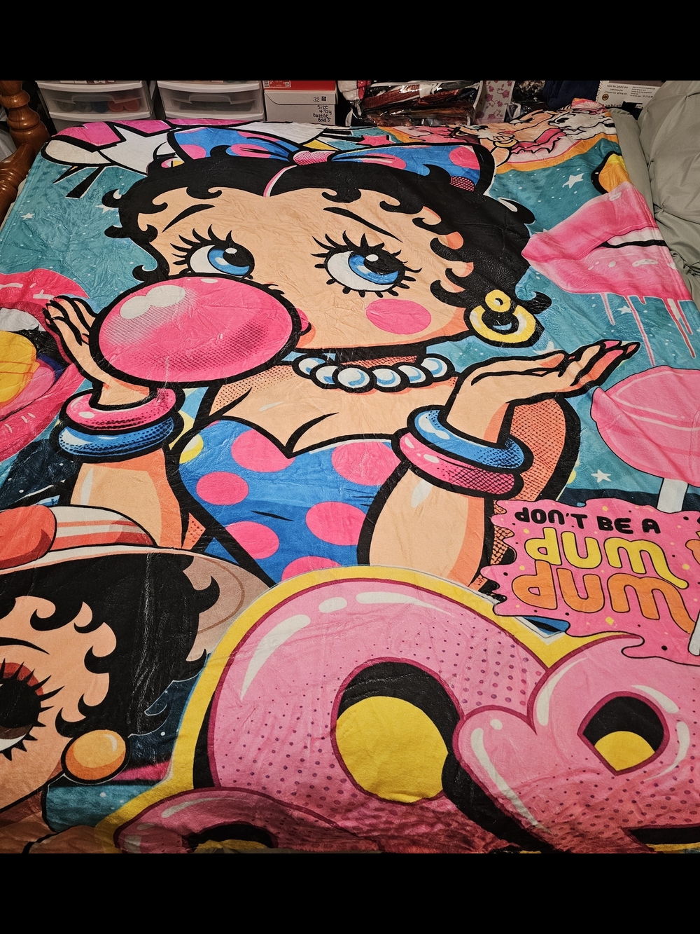 Betty Boop Queen Throw Blanket